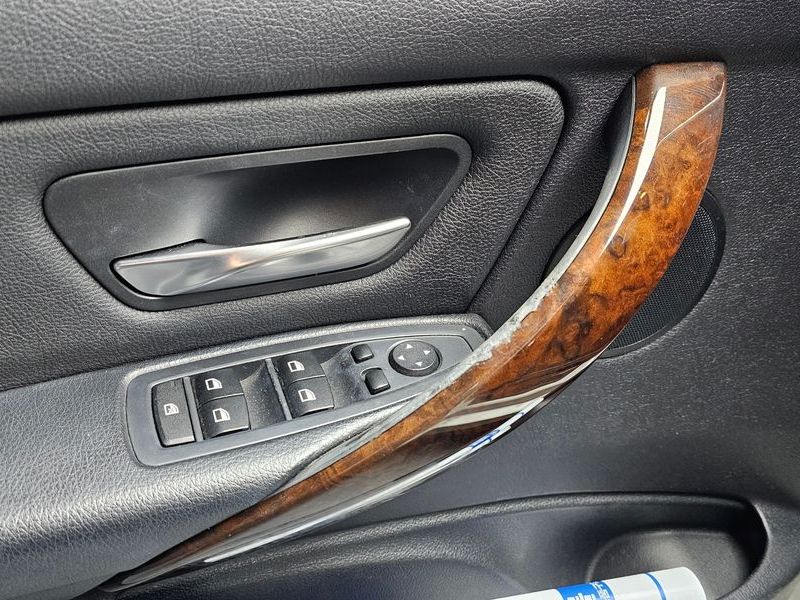 2015 BMW 3 Series 320d photo 16