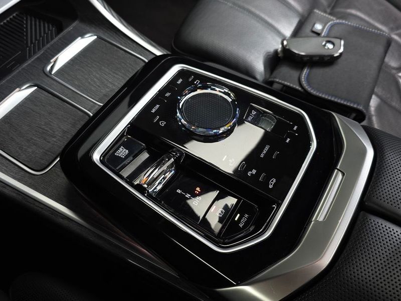 2024 BMW 7 Series 740d xDrive M Sport photo 9