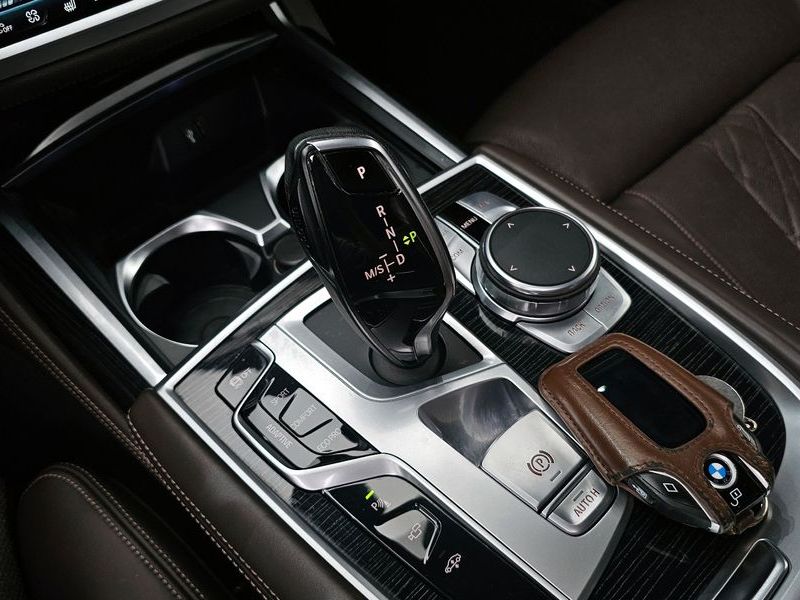 2019 BMW 7 Series 740Li xDrive M Sport Package photo 9