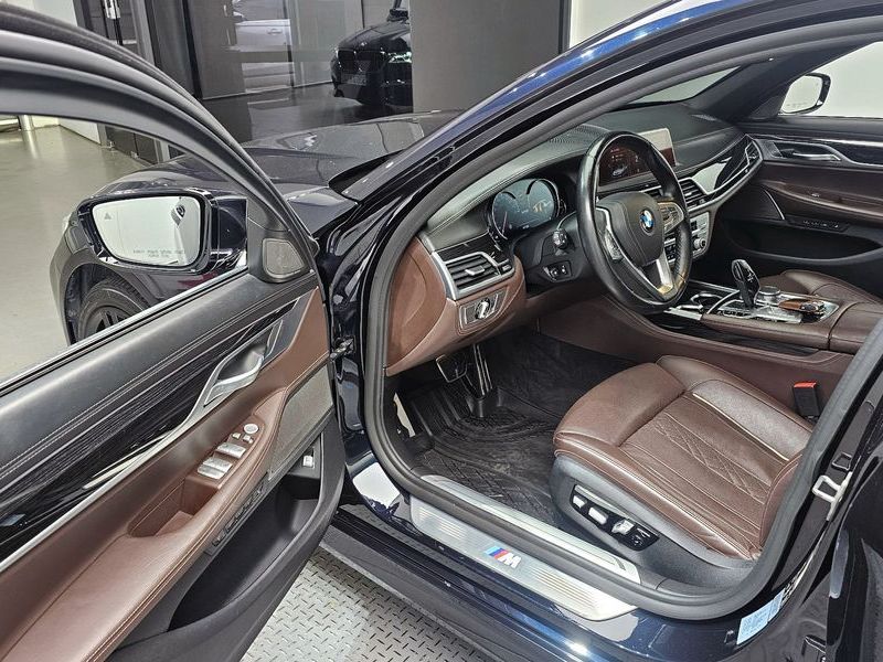 2019 BMW 7 Series 740Li xDrive M Sport Package photo 10