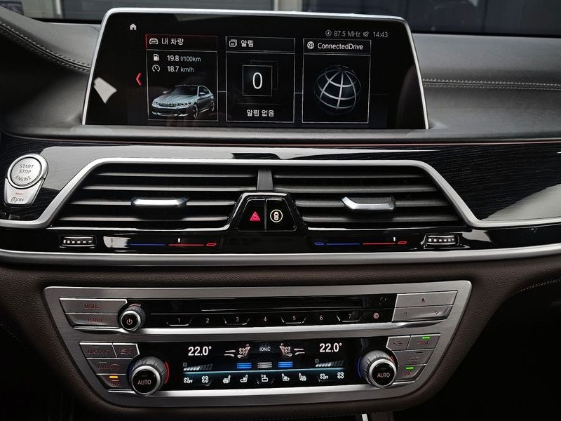 2019 BMW 7 Series 740Li xDrive M Sport Package photo 16