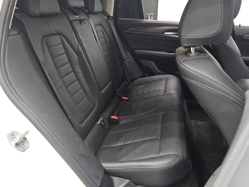 2024 BMW X4 xDrive20i xLine photo 12