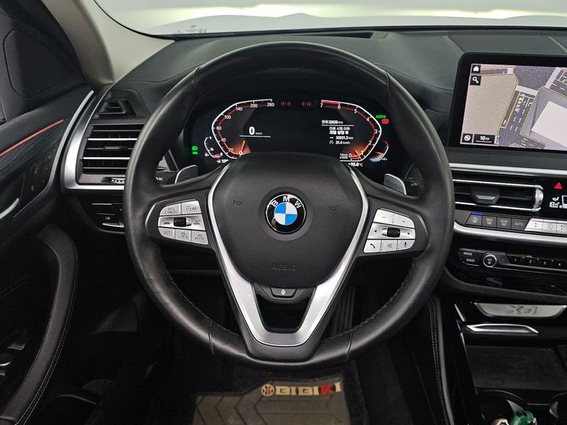 2024 BMW X4 xDrive20i xLine photo 13