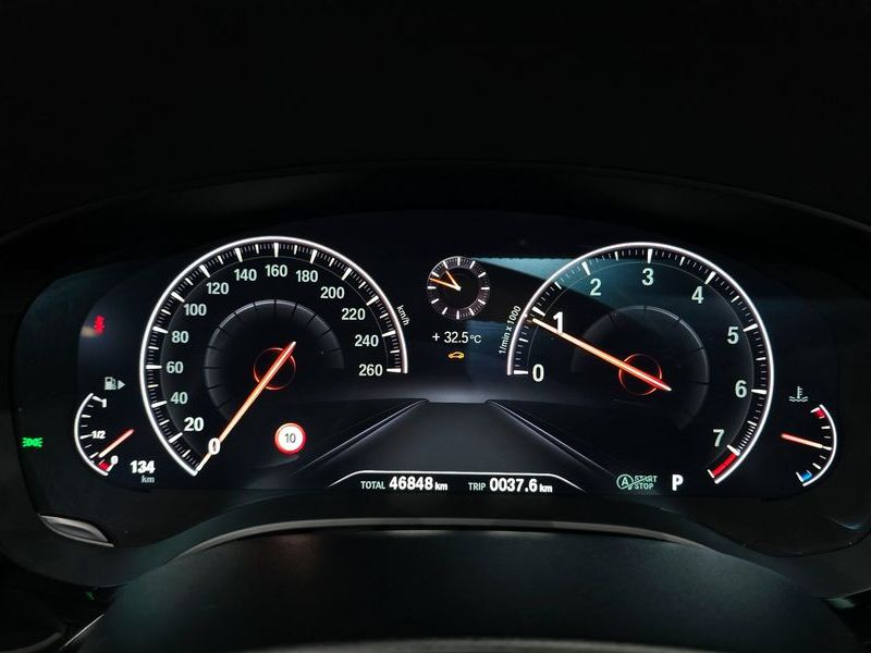 2019 BMW 5 Series 520i Luxury photo 8