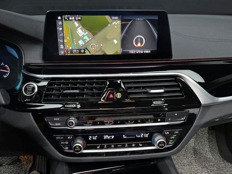 2019 BMW 5 Series 520i Luxury photo 16