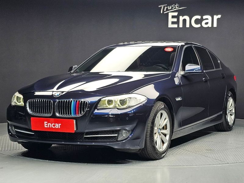 2012 BMW 5 Series 520d photo 1