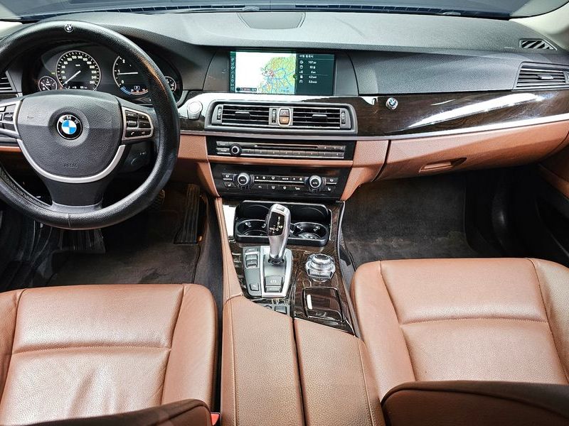 2012 BMW 5 Series 520d photo 7