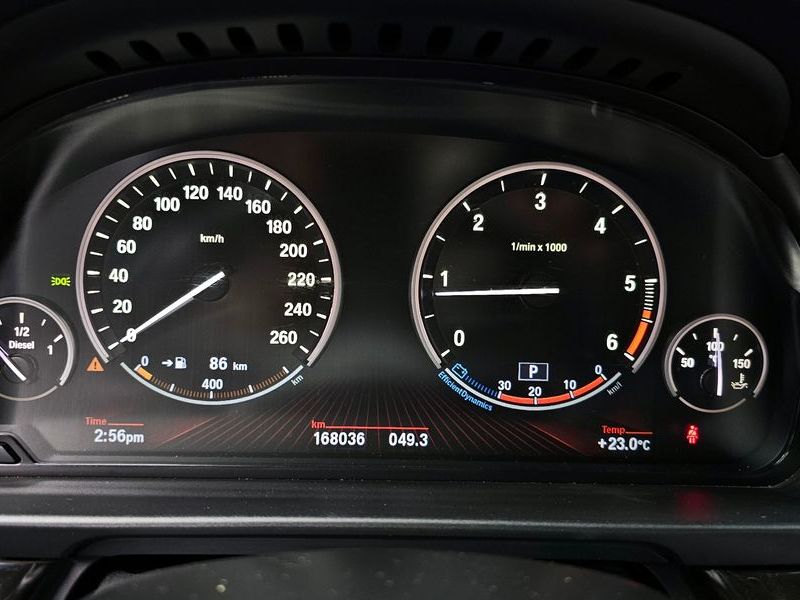 2012 BMW 5 Series 520d photo 8