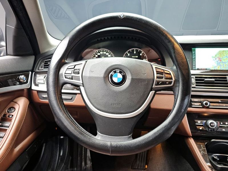 2012 BMW 5 Series 520d photo 12