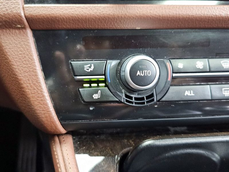 2012 BMW 5 Series 520d photo 16