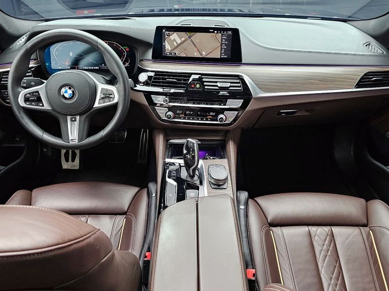 2020 BMW 5 Series 520i M Sport photo 7