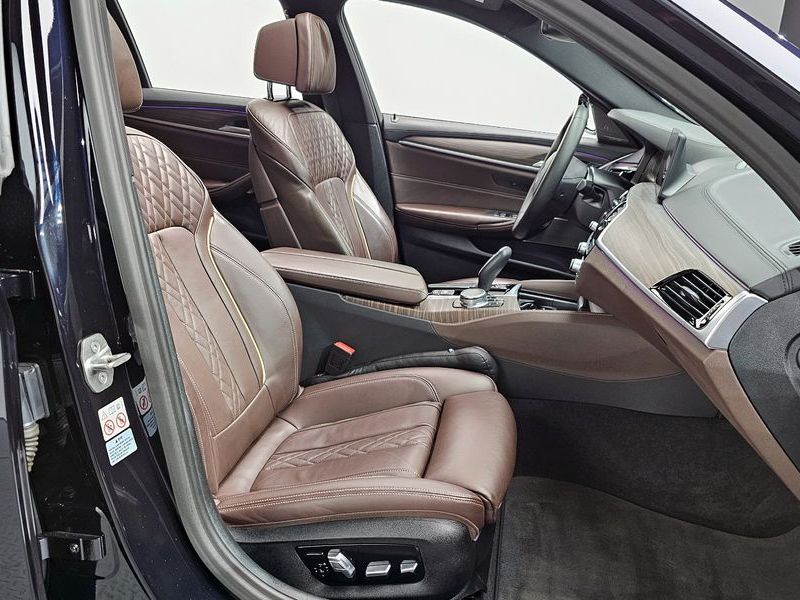 2020 BMW 5 Series 520i M Sport photo 10