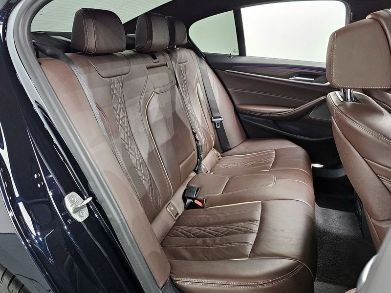 2020 BMW 5 Series 520i M Sport photo 12