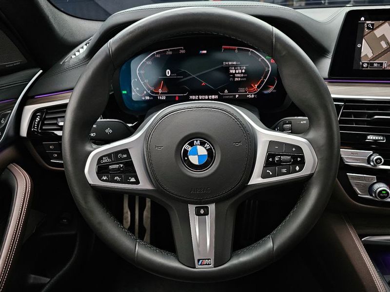 2020 BMW 5 Series 520i M Sport photo 13