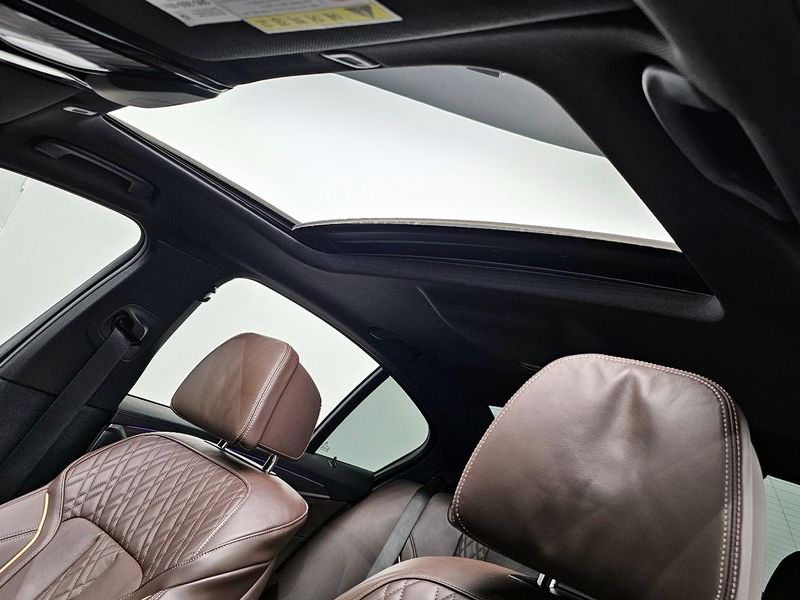 2020 BMW 5 Series 520i M Sport photo 18