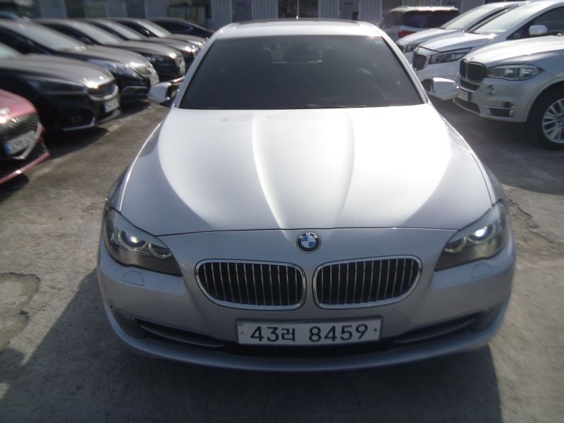 2012 BMW 5 Series 520d photo 1