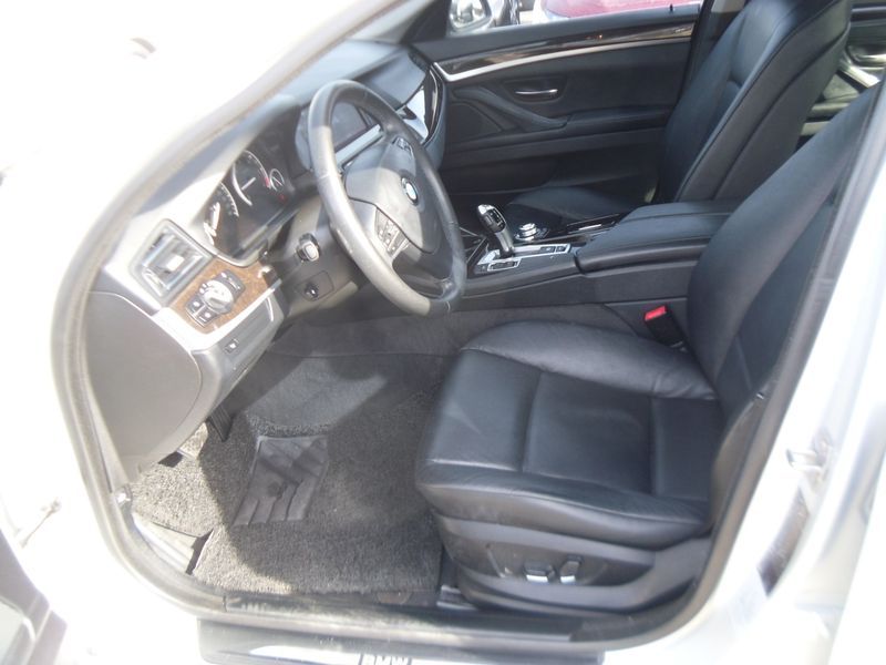 2012 BMW 5 Series 520d photo 9