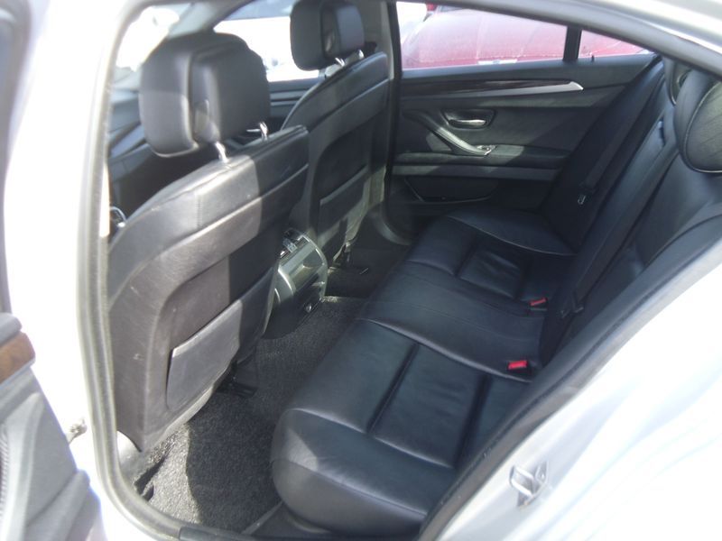 2012 BMW 5 Series 520d photo 10
