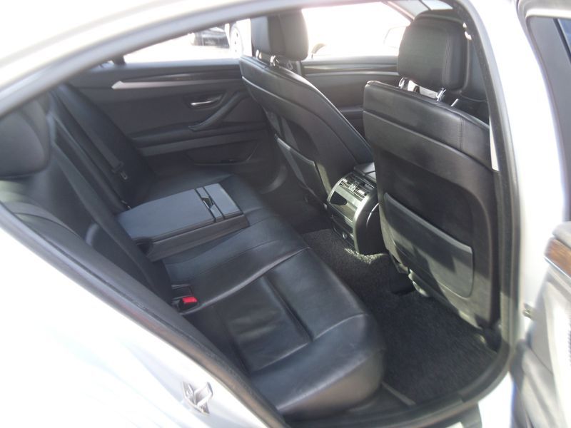 2012 BMW 5 Series 520d photo 11