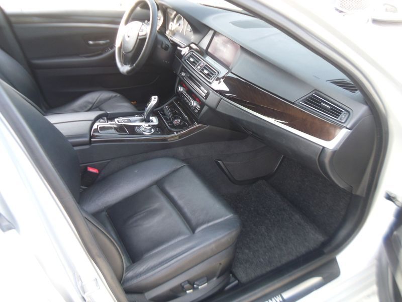 2012 BMW 5 Series 520d photo 12