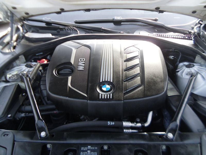 2012 BMW 5 Series 520d photo 14