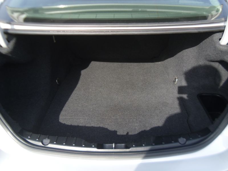 2012 BMW 5 Series 520d photo 15
