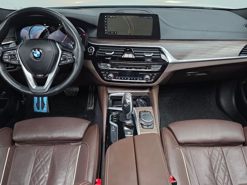 2018 BMW 5 Series 520d M Sport Package Plus photo 7