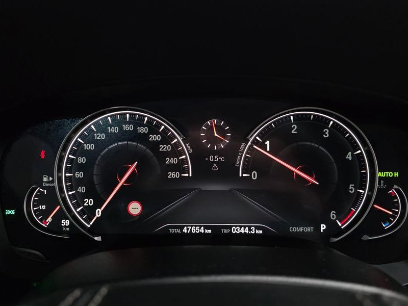 2018 BMW 5 Series 520d M Sport Package Plus photo 8