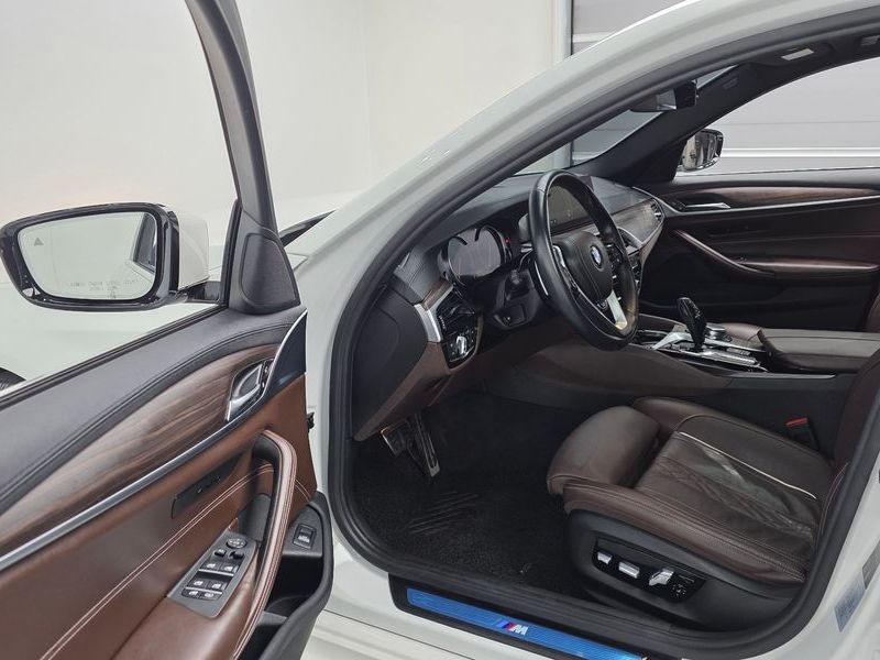 2018 BMW 5 Series 520d M Sport Package Plus photo 11
