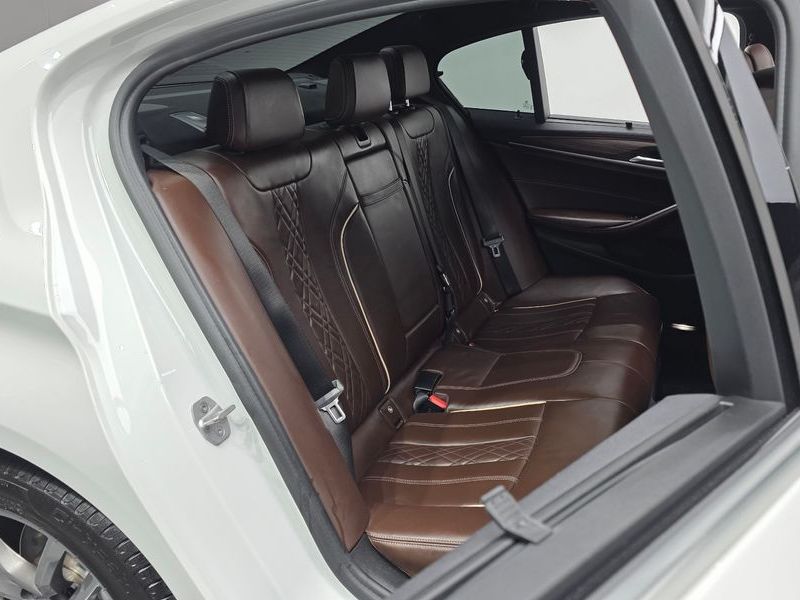 2018 BMW 5 Series 520d M Sport Package Plus photo 12