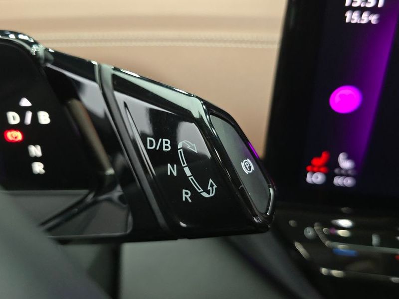 2022 Volkswagen ID.4 Pro photo 9