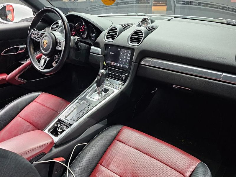 2018 Porsche 718 2.0 photo 7