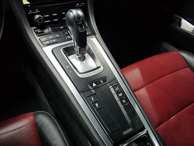 2018 Porsche 718 2.0 photo 9