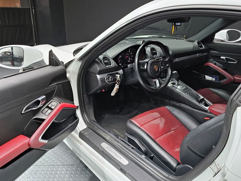 2018 Porsche 718 2.0 photo 11