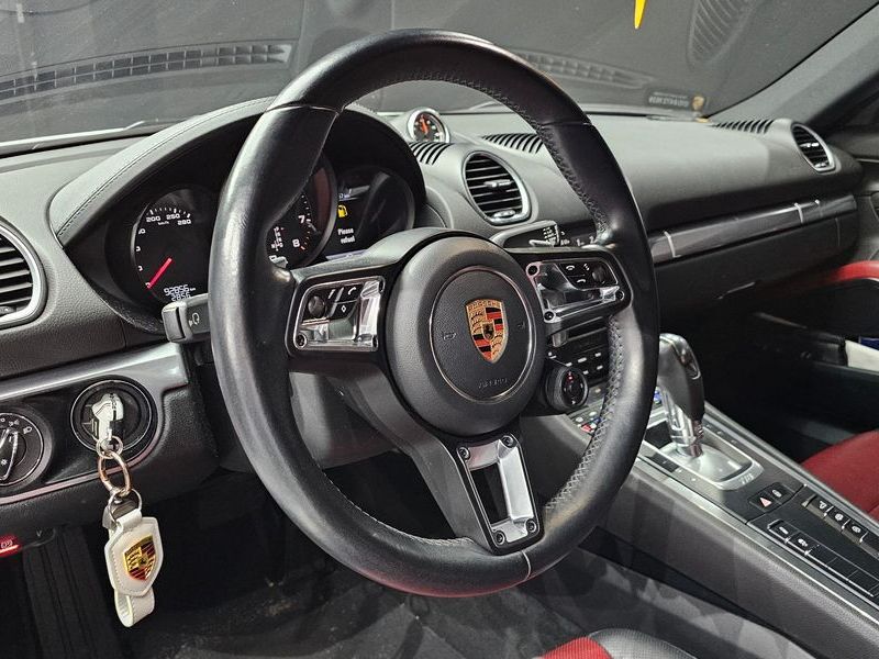2018 Porsche 718 2.0 photo 12