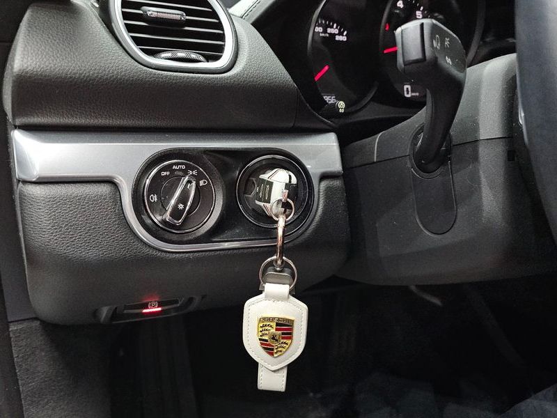 2018 Porsche 718 2.0 photo 13