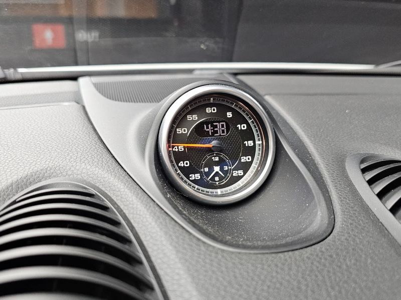 2018 Porsche 718 2.0 photo 17