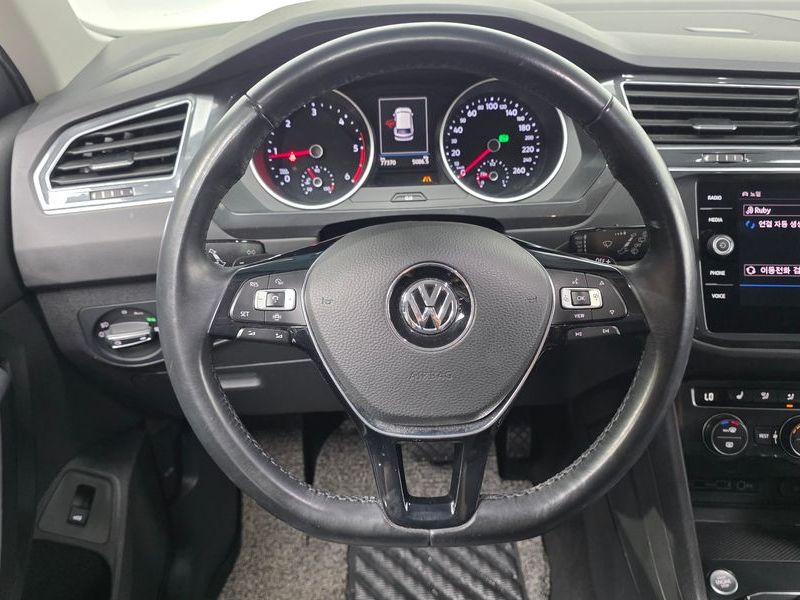 2020 Volkswagen Tiguan 2.0 TDI Premium photo 13