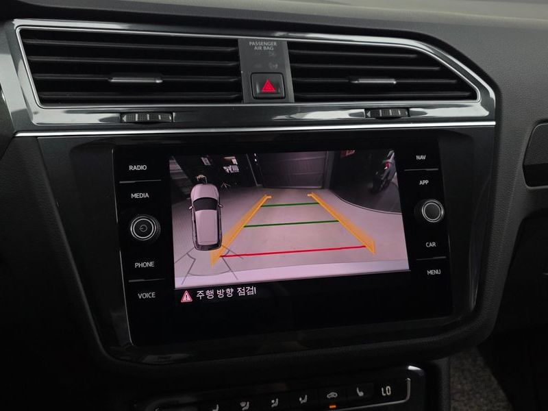 2020 Volkswagen Tiguan 2.0 TDI Premium photo 16