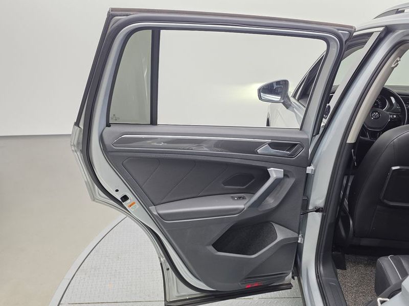 2020 Volkswagen Tiguan 2.0 TDI Premium photo 24