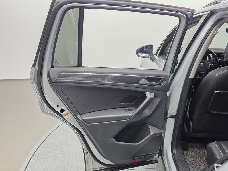 2020 Volkswagen Tiguan 2.0 TDI Premium photo 25