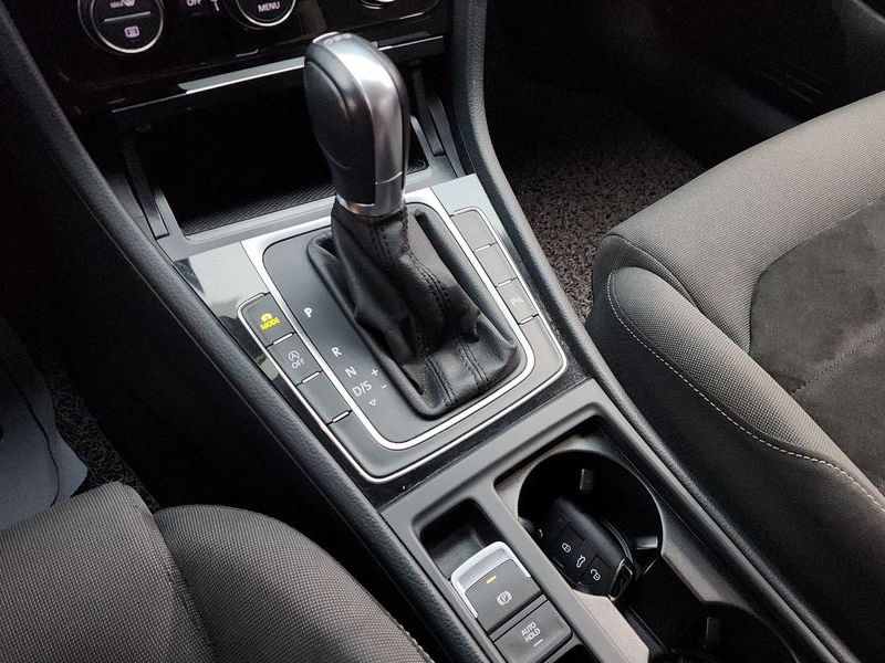 2016 Volkswagen Golf 2.0 TDI photo 9