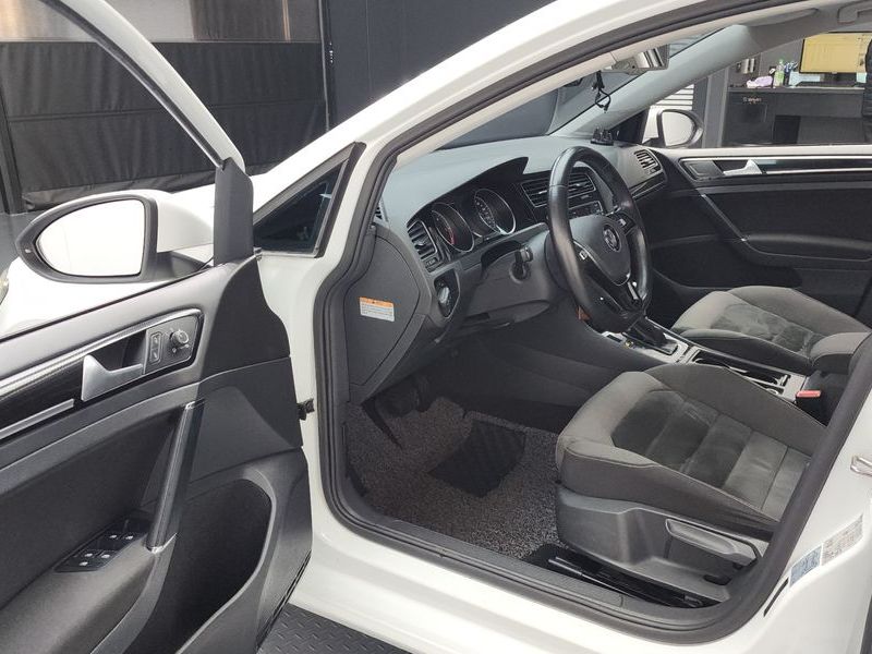 2016 Volkswagen Golf 2.0 TDI photo 10