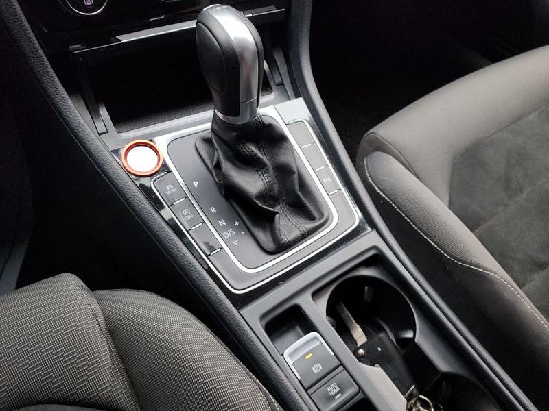 2016 Volkswagen Golf 2.0 TDI photo 9