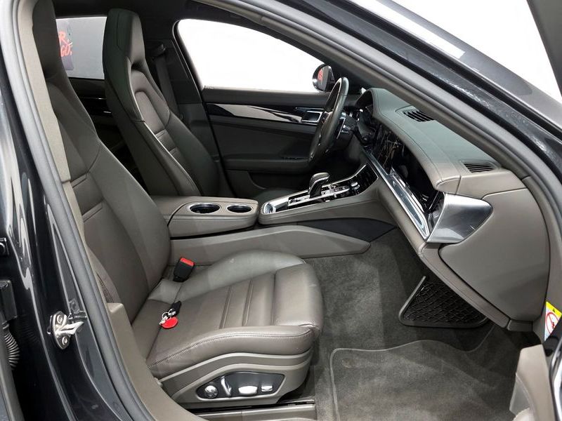 2018 Porsche Panamera 3.0 AWD photo 10