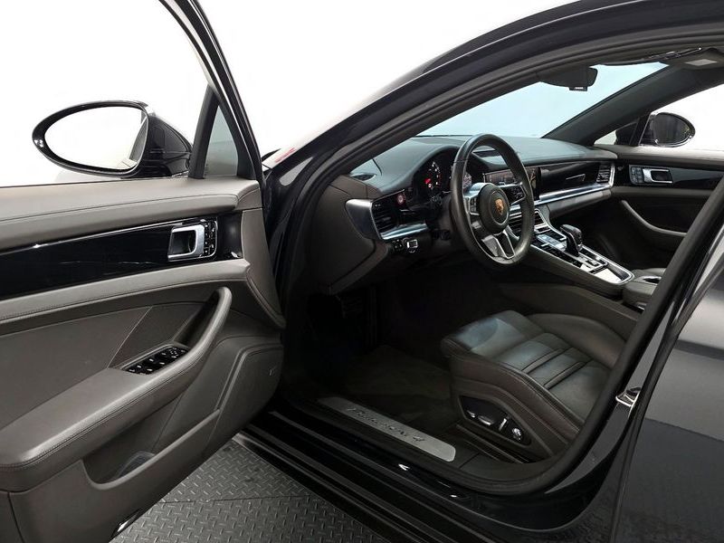 2018 Porsche Panamera 3.0 AWD photo 11