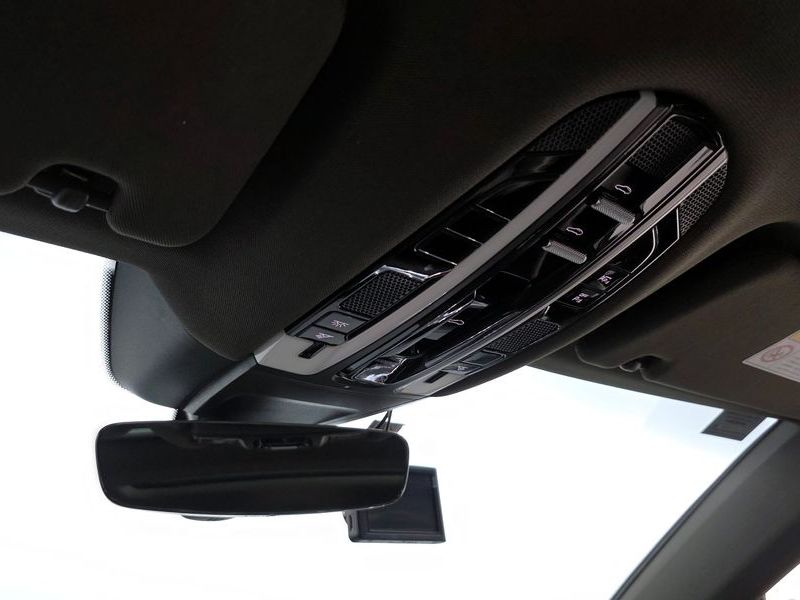 2018 Porsche Panamera 3.0 AWD photo 17