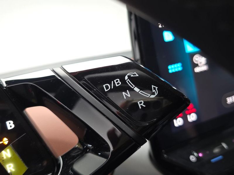 2023 Volkswagen ID.4 Pro photo 9