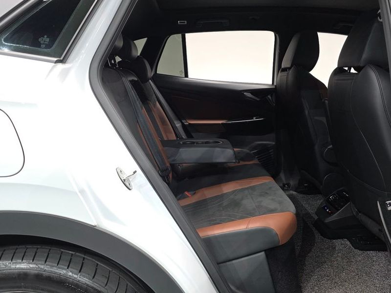 2023 Volkswagen ID.4 Pro photo 11