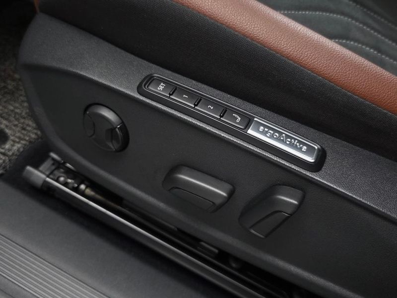 2023 Volkswagen ID.4 Pro photo 18